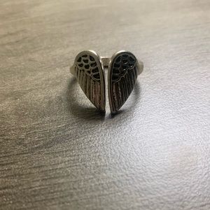 Cute ring (wings)